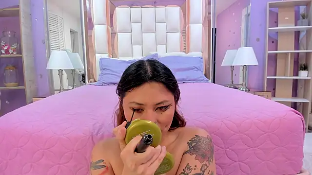 Goldentemptation  online show from June 1, 2026, 7:48 pm