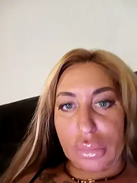 MiaMooly online show from September 17, 2025, 5:47 pm