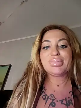 MiaMooly online show from April 11, 2026, 6:23 pm