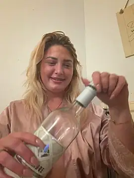 blondmamii online show from April 4, 2026, 1:15 am