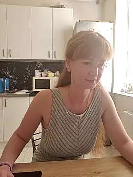 Snapshot of LanaBananaa_ chatting on May 7, 2026, 12:10 pm LanaBananaa online show from May 7, 2026, 12:10 pm