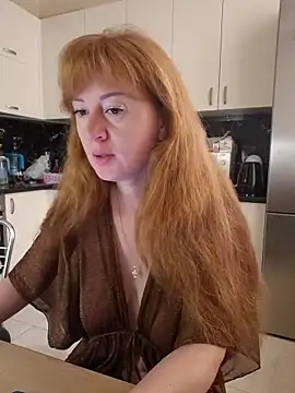 Snapshot of LanaBananaa_ chatting on May 17, 2026, 4:32 am LanaBananaa online show from May 17, 2026, 4:32 am