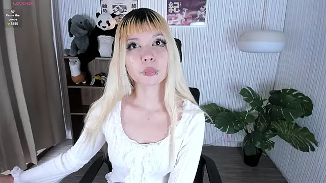 Laukyubey1 online show from April 8, 2026, 7:36 pm