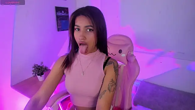 Snapshot of MoonRose__ chatting on April 29, 2026, 8:15 pm MoonRose online show from April 29, 2026, 8:15 pm