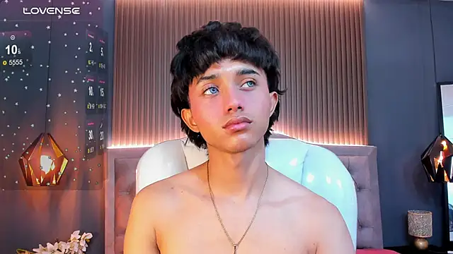 Snapshot of Noa_03 chatting on February 11, 2026, 1:49 pm Noa 03 online show from February 11, 2026, 1:49 pm