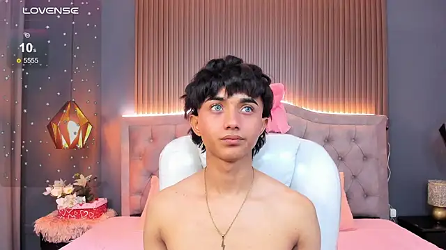 Snapshot of Noa_03 chatting on February 17, 2026, 2:13 pm Noa 03 online show from February 17, 2026, 2:13 pm