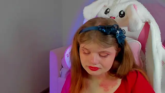 ChloeHalses online show from May 12, 2026, 5:04 am