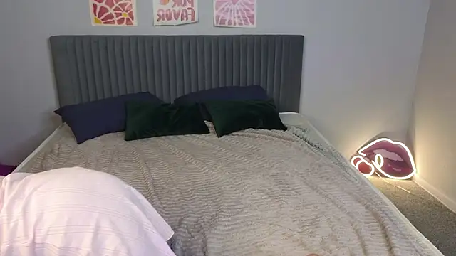 Snapshot of LovingWhisperr chatting on February 17, 2026, 1:24 am LovingWhisperr online show from February 17, 2026, 1:24 am