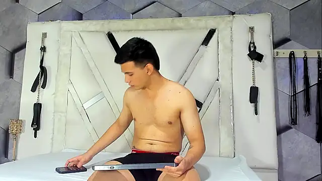 Snapshot of GoldenBoyM chatting on February 18, 2026, 2:40 am GoldenBoyM online show from February 18, 2026, 2:40 am