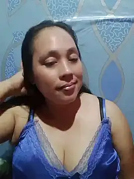 Snapshot of May_Bombs chatting on April 5, 2026, 12:24 pm May Bombs online show from April 5, 2026, 12:24 pm