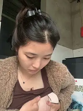 Snapshot of Suzu_xx01 chatting on May 3, 2026, 11:00 pm Suzu xx01 online show from May 3, 2026, 11:00 pm