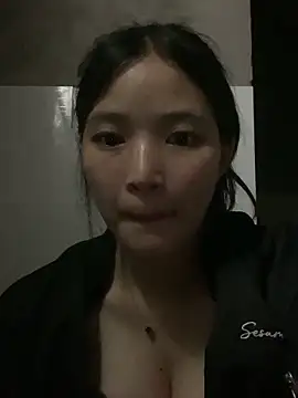 Snapshot of Suzu_xx01 chatting on May 4, 2026, 5:31 pm Suzu xx01 online show from May 4, 2026, 5:31 pm