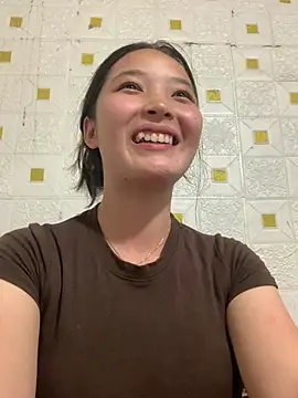 Snapshot of Suzu_xx01 chatting on May 14, 2026, 2:57 pm Suzu xx01 online show from May 14, 2026, 2:57 pm