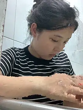 Snapshot of Suzu_xx01 chatting on May 27, 2026, 3:09 pm Suzu xx01 online show from May 27, 2026, 3:09 pm