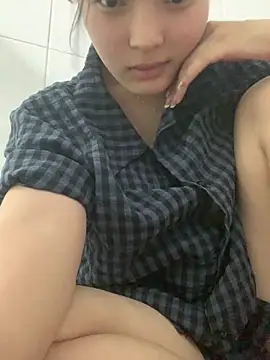 Snapshot of Suzu_xx01 chatting on May 28, 2026, 3:53 pm Suzu xx01 online show from May 28, 2026, 3:53 pm