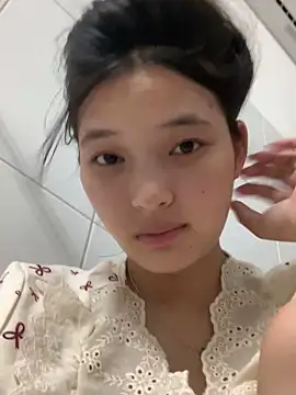 Snapshot of Suzu_xx01 chatting on May 29, 2026, 1:31 pm Suzu xx01 online show from May 29, 2026, 1:31 pm