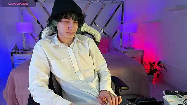 Snapshot of thanier_18 chatting on March 18, 2026, 7:17 pm thanier 18 online show from March 18, 2026, 7:17 pm