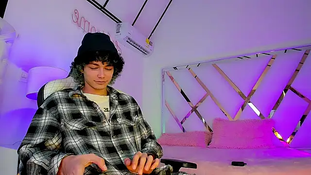 Snapshot of thanier_18 chatting on March 31, 2026, 7:25 pm thanier 18 online show from March 31, 2026, 7:25 pm