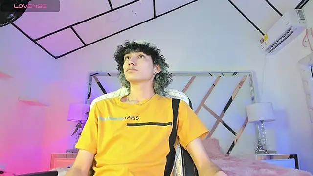 Snapshot of thanier_18 chatting on April 8, 2026, 7:25 pm thanier 18 online show from April 8, 2026, 7:25 pm