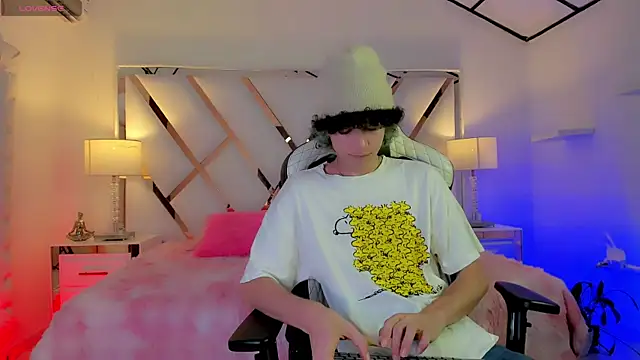 Snapshot of thanier_18 chatting on April 12, 2026, 7:30 pm thanier 18 online show from April 12, 2026, 7:30 pm