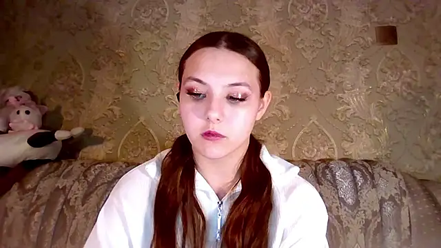 Snapshot of YuniNeko chatting on February 5, 2026, 2:54 pm YuniNeko online show from February 5, 2026, 2:54 pm