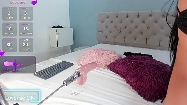 Valentina Rujano online show from March 13, 2026, 1:12 am