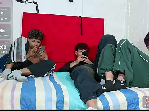 Snapshot of Damian20261 chatting on February 6, 2026, 8:45 pm Damian20261 online show from February 6, 2026, 8:45 pm