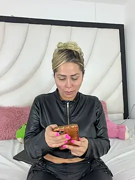 Angelicalove07 online show from February 18, 2026, 10:17 pm