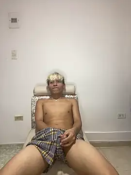 Snapshot of MaxyRyan chatting on March 14, 2026, 5:57 am MaxyRyan online show from March 14, 2026, 5:57 am