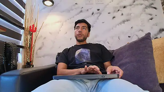 Snapshot of Max_Hornye chatting on February 24, 2026, 6:39 pm Max Hornye online show from February 24, 2026, 6:39 pm