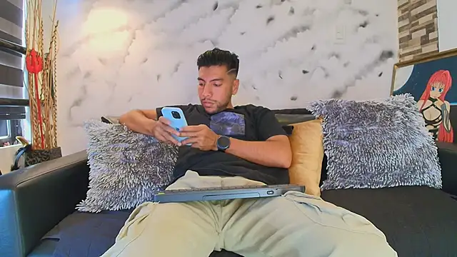 Max Hornye online show from April 11, 2026, 6:45 pm