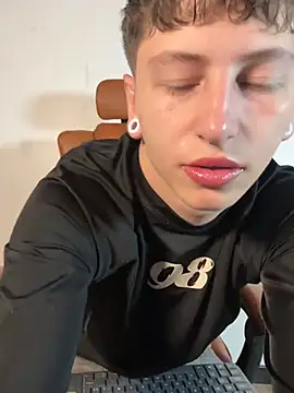 ARON LUXX online show from March 17, 2026, 7:17 pm