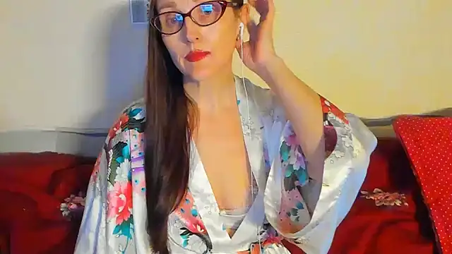 Snapshot of beddable_woman chatting on May 12, 2026, 7:33 pm beddable woman online show from May 12, 2026, 7:33 pm