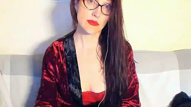Snapshot of beddable_woman chatting on May 17, 2026, 8:16 pm beddable woman online show from May 17, 2026, 8:16 pm