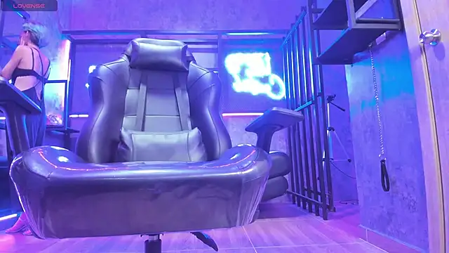 Snapshot of MiistressBlu chatting on February 10, 2026, 1:15 pm MiistressBlu online show from February 10, 2026, 1:15 pm