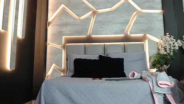 Snapshot of MiistressBlu chatting on March 2, 2026, 1:51 pm MiistressBlu online show from March 2, 2026, 1:51 pm