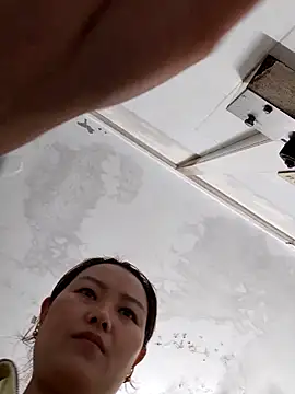 Jennie dogy online show from April 15, 2026, 4:14 pm