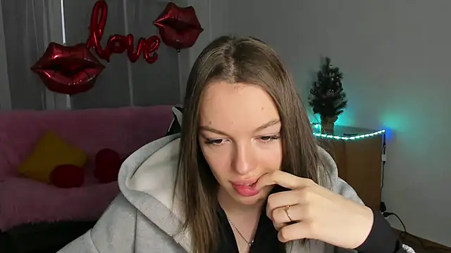 Snapshot of CandyGyrl chatting on February 18, 2026, 1:23 am CandyGyrl online show from February 18, 2026, 1:23 am