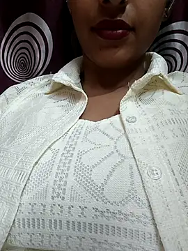 komalsharma99 online show from April 26, 2026, 1:09 pm