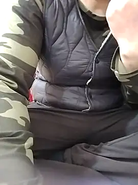 Snapshot of LiilyZi chatting on March 10, 2026, 1:32 am LiilyZi online show from March 10, 2026, 1:32 am