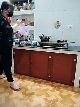 Snapshot of LiilyZi chatting on March 15, 2026, 10:32 am LiilyZi online show from March 15, 2026, 10:32 am