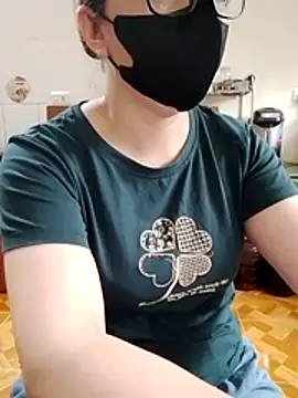 Snapshot of LiilyZi chatting on April 8, 2026, 2:11 am LiilyZi online show from April 8, 2026, 2:11 am