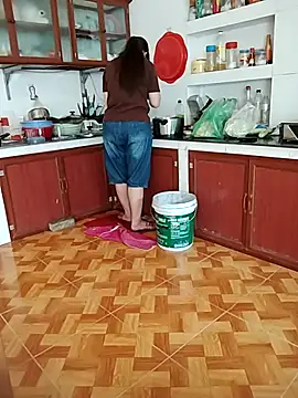 Snapshot of LiilyZi chatting on April 13, 2026, 3:56 am LiilyZi online show from April 13, 2026, 3:56 am