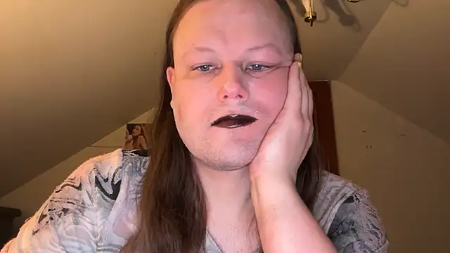 Snapshot of RaeganV chatting on March 3, 2026, 12:17 am RaeganV online show from March 3, 2026, 12:17 am