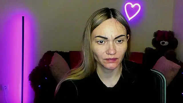 Snapshot of BlondMikey22 chatting on April 18, 2026, 5:28 pm BlondMikey22 online show from April 18, 2026, 5:28 pm