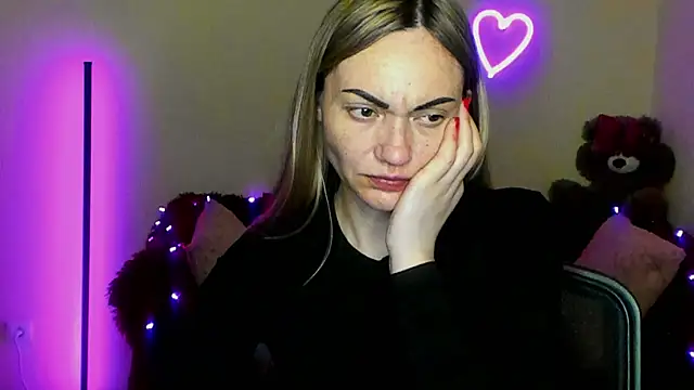 Snapshot of BlondMikey22 chatting on April 18, 2026, 7:07 pm BlondMikey22 online show from April 18, 2026, 7:07 pm