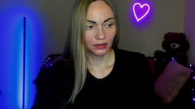 Snapshot of BlondMikey22 chatting on April 19, 2026, 6:21 pm BlondMikey22 online show from April 19, 2026, 6:21 pm