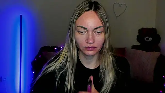 Snapshot of BlondMikey22 chatting on April 21, 2026, 6:01 pm BlondMikey22 online show from April 21, 2026, 6:01 pm