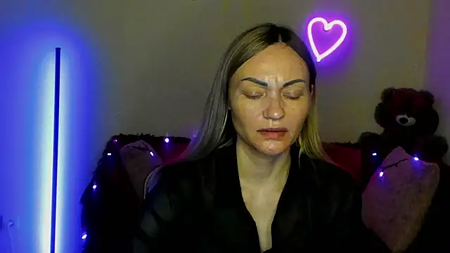 Snapshot of BlondMikey22 chatting on May 11, 2026, 4:04 pm BlondMikey22 online show from May 11, 2026, 4:04 pm