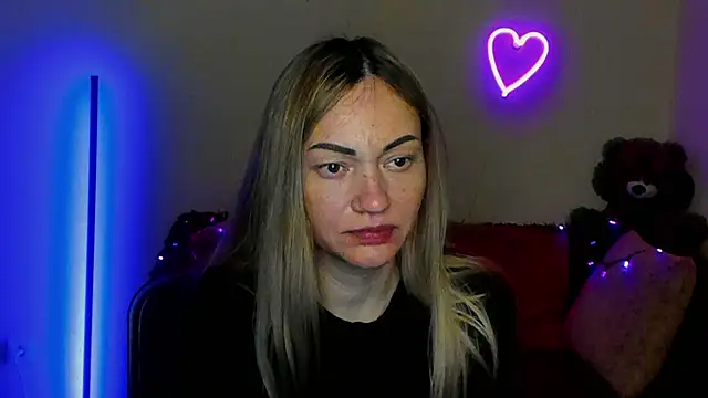 Snapshot of BlondMikey22 chatting on May 16, 2026, 5:26 am BlondMikey22 online show from May 16, 2026, 5:26 am